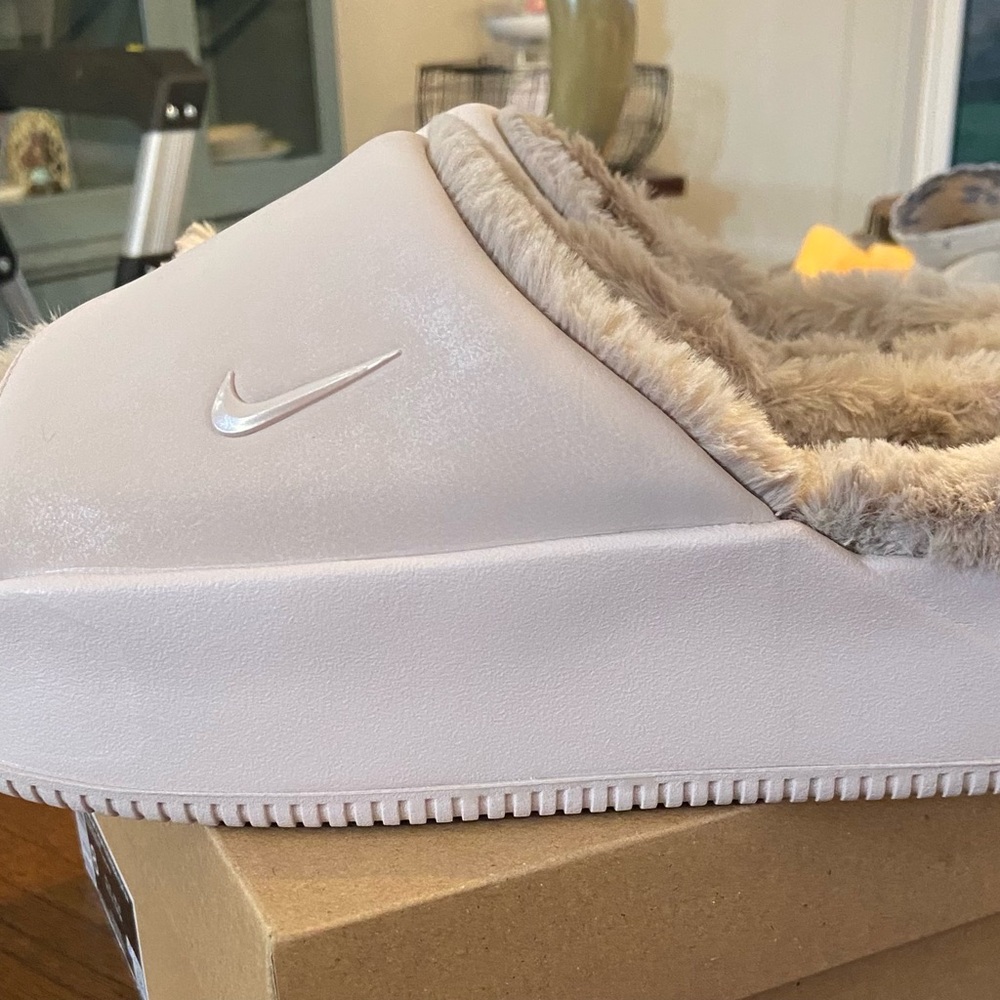 Nike clam Elevation Cozy Pink with tan  Fur-Lined Slides Women's SZ 8 - Picture 4 of 12